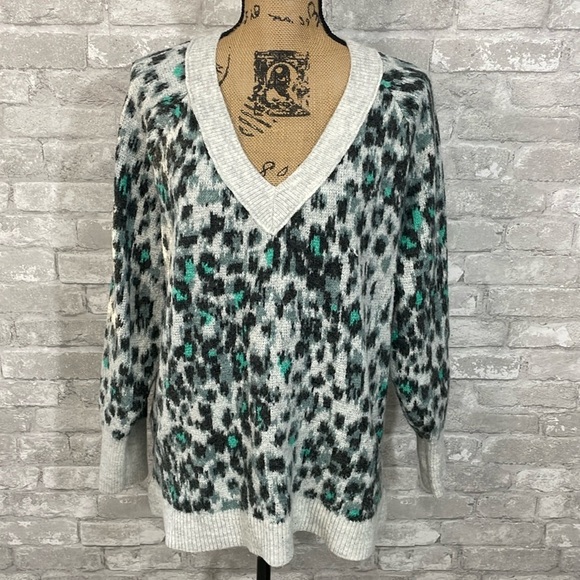 Loft Leopard Print Relaxed V-Neck Sweater - Picture 1 of 6